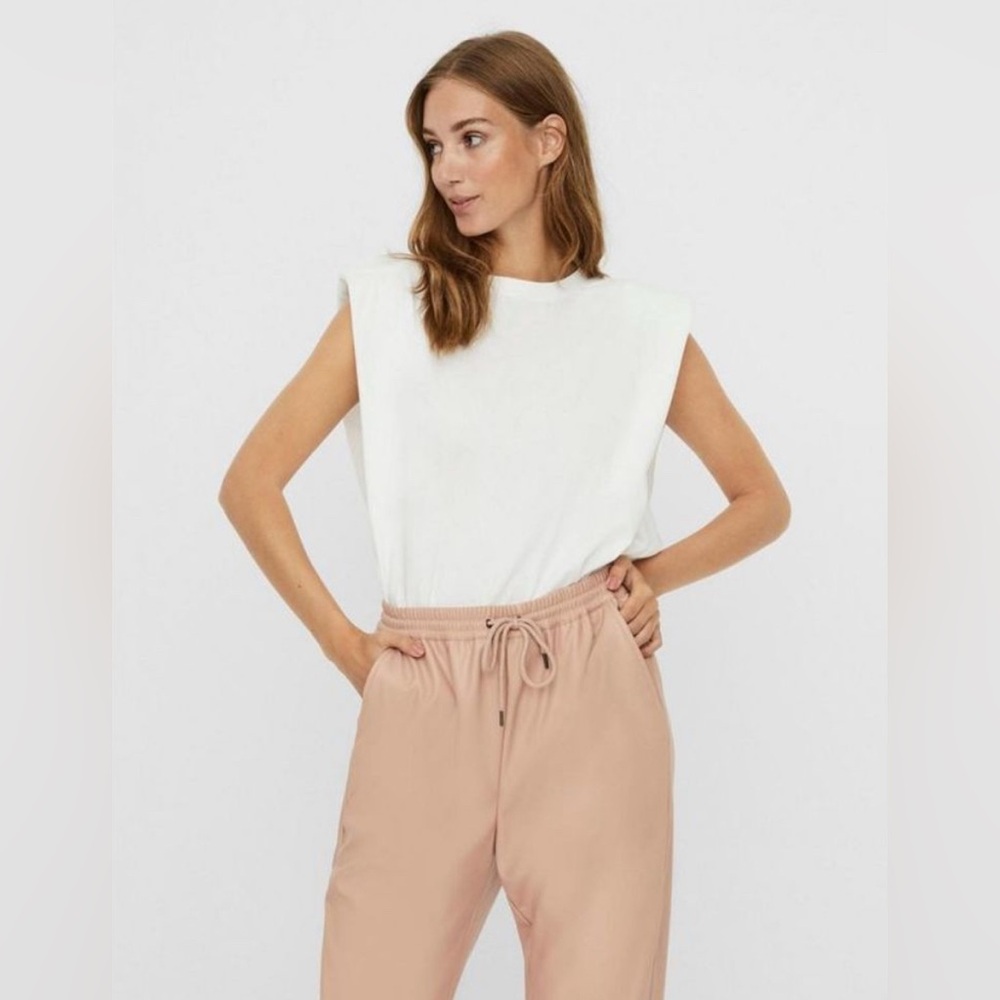 Vero Moda sleeveless shoulder pad top  XS
